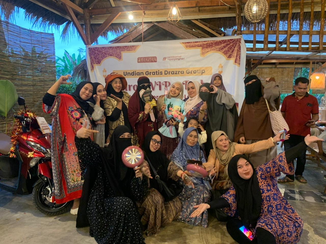 Perjalanan dan komunitas Fira Store