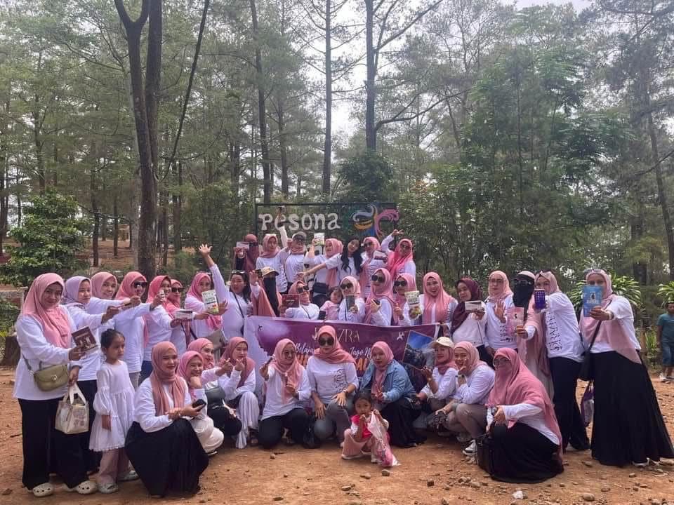 Perjalanan dan komunitas Fira Store