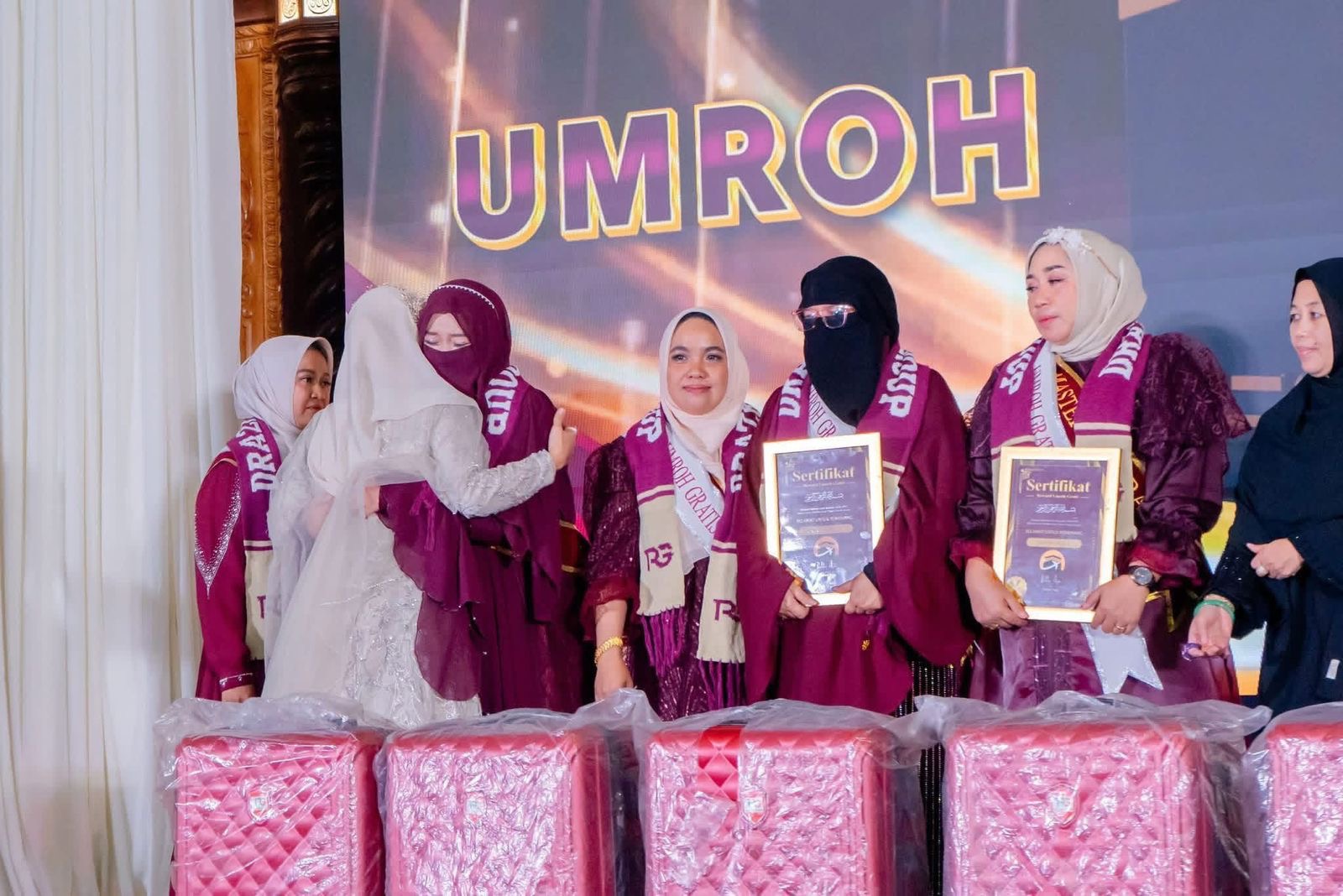 Pencapaian dan reward Fira Store
